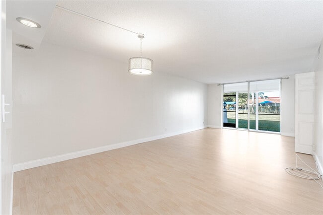 Photo - 9523 S Hollybrook Lake Dr Unit 107