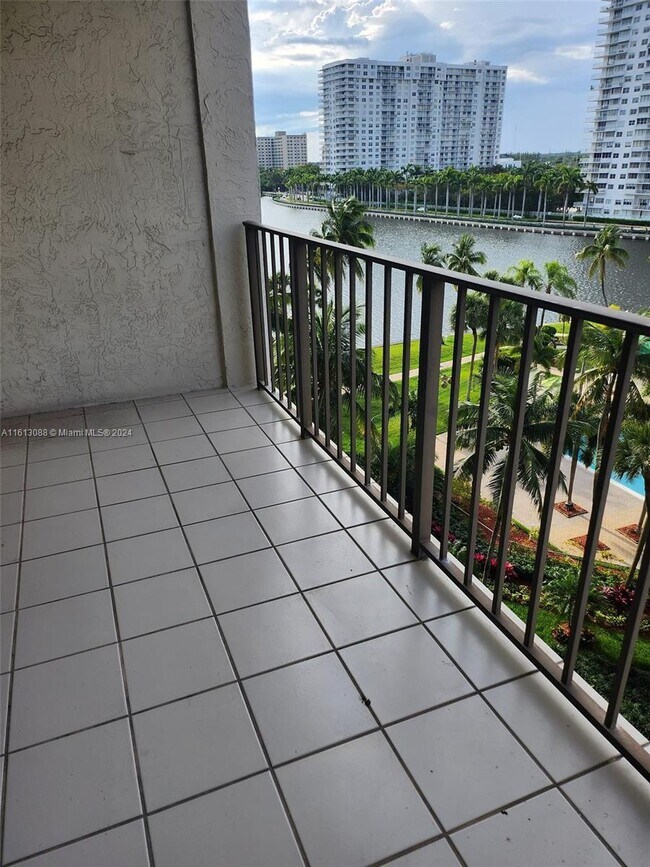 Photo - 18151 NE 31st Ct