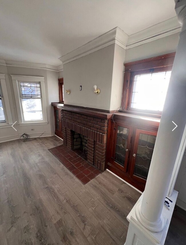 Building Photo - 9509 Parkview Ave Unit Parkview 9509 UP