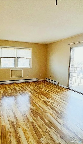 Photo - 308 Meadowside Rd