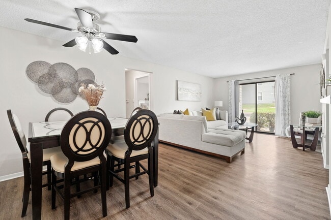 Hickory - 2 Bed / 2 Bath - 855 Sq.Ft.
