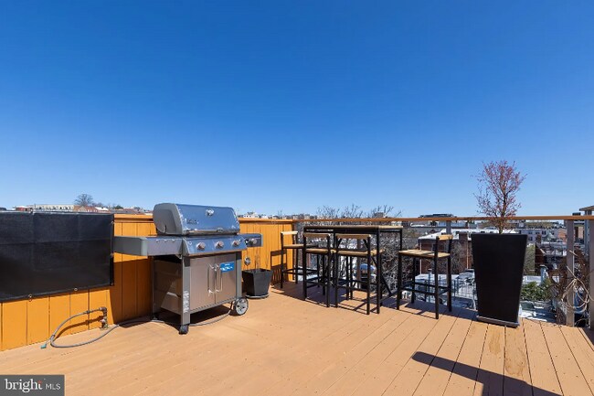 Photo - 1731 Willard St NW Unit 102