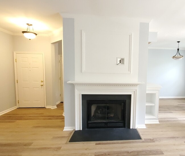 Building Photo - 8011 Allyns Landing Way Unit 301