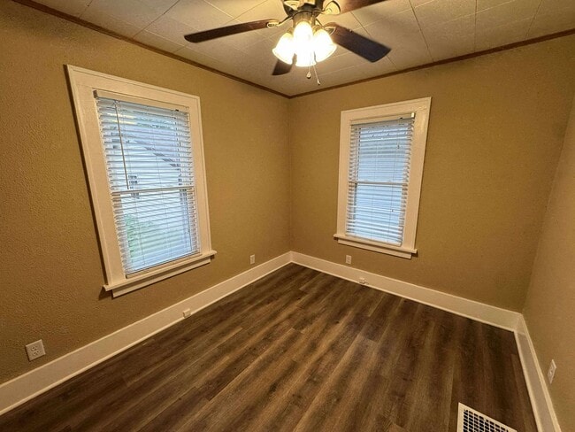 Photo - Charming 4 Bedroom Home in Convenient Rock Island Location