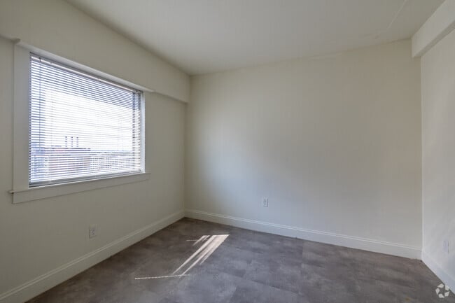 1BR, 1BA - 476SF - Primary Bedroom - CATHEDRAL TOWER APARTMENTS