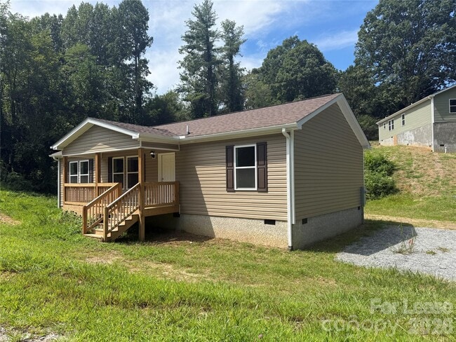 Building Photo - 204 Oscelake Way