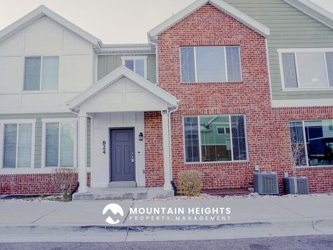 Photo - 824 Newfield Dr