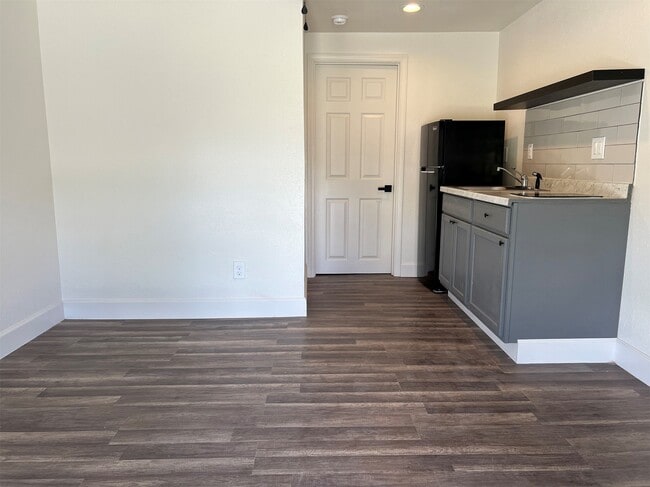 Photo - 201 Eastwood St Unit 2