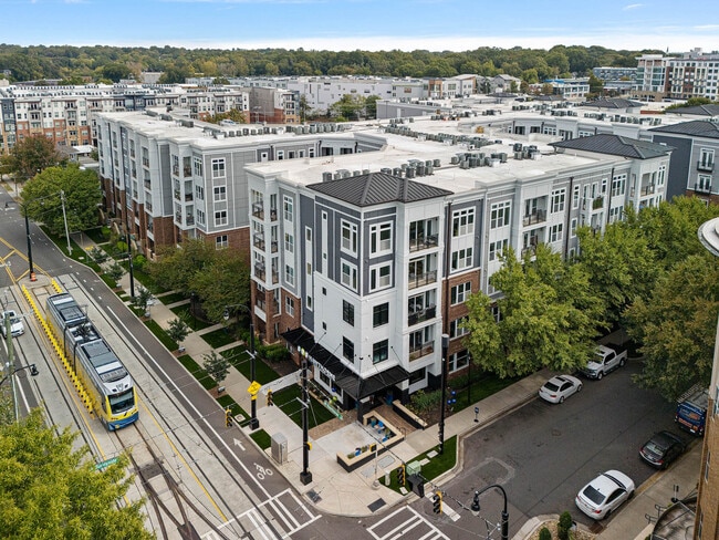 Photo - 808 Hawthorne