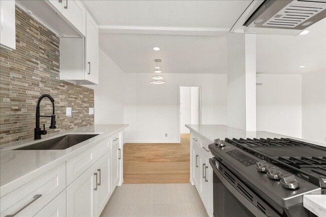 Photo - 652 Hayworth Ave Unidad 02