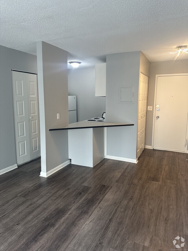 Building Photo - 81 W Lake Dr Unit Studio- Bld 4 - 81 Rental