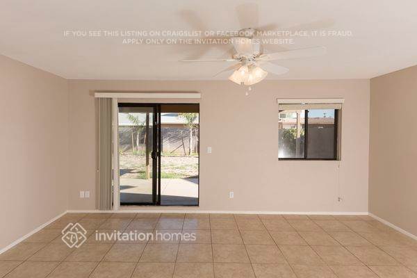 Photo - 1943 W Devonshire St