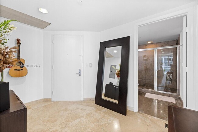 Photo - 495 Brickell Ave Unidad 2410