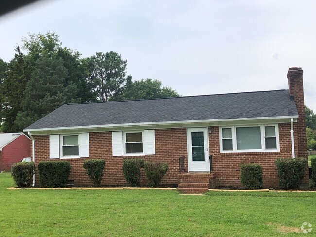 Building Photo - Mechanicsville Brick Rancher Rental