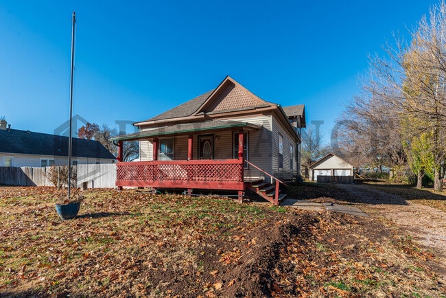 Photo - 215 N King St
