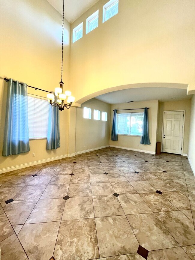 Photo - Fabulous Natomas 5 Bedroom Home