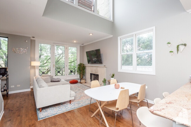 Photo - 916 N Wood St