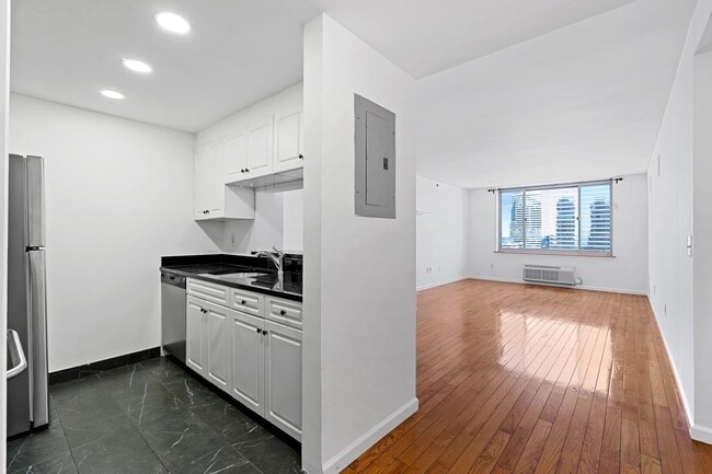 Building Photo - 1 2nd St Unit 2506