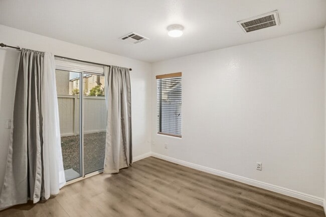 Photo - Beautiful 3 Bed Home With 3 Full Baths And Bed and Full Bath On 1st Floor