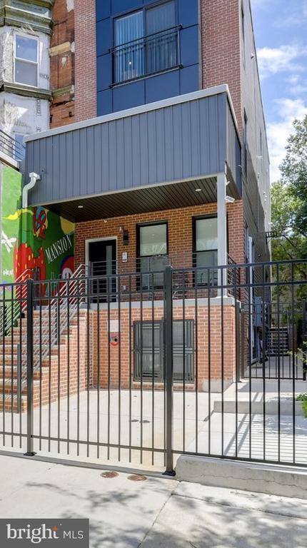 Building Photo - 2251 N 33rd St Unit PH