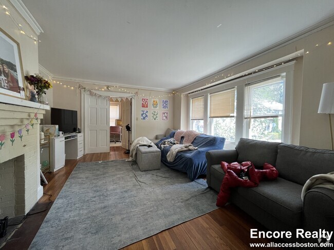 Building Photo - 289 Foster St Unit #1 Rental