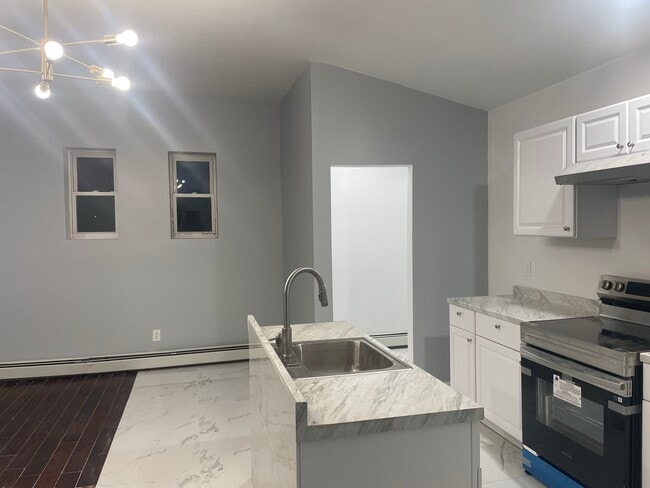 Building Photo - 12 S Lake Ave Unit -3