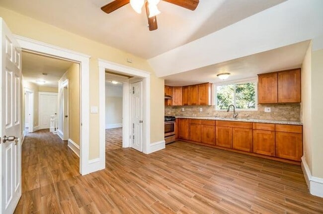 Photo - 312 W Main St