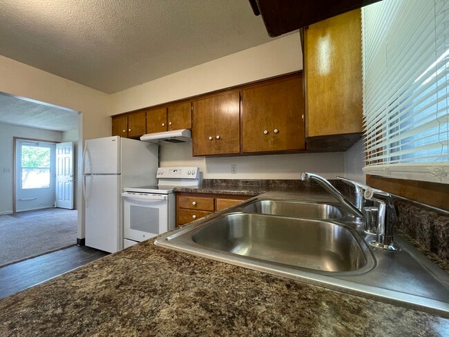 Building Photo - 2220 Chanticleer St Rental
