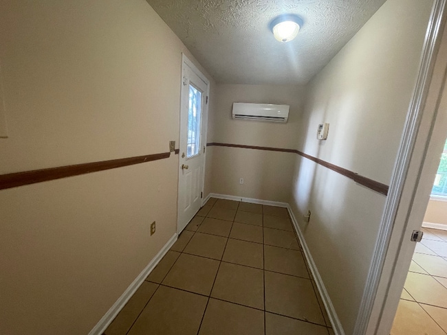 Photo - 103 W 17th St Unit 1