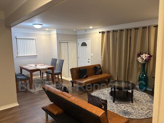 Photo - 5309 Grovedale St