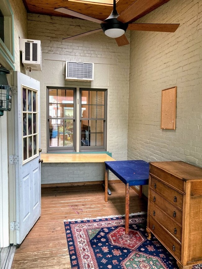 Photo - 2218 Jane St