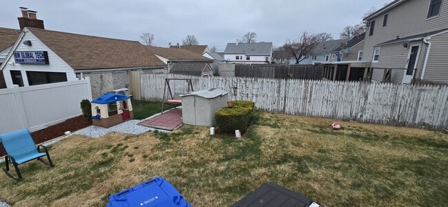 Photo - 35 Universal Ave