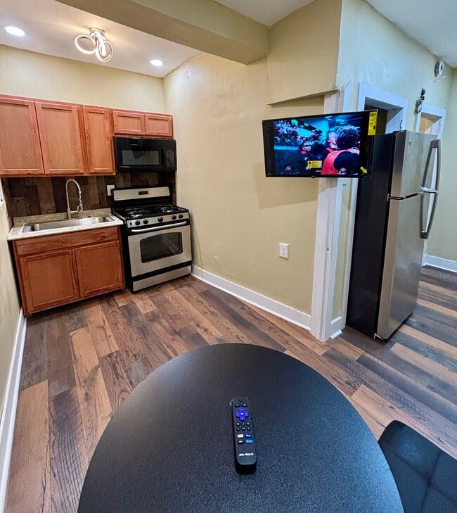 Photo - 1514 W Champlost Ave Unidad 2nd Floor Rear