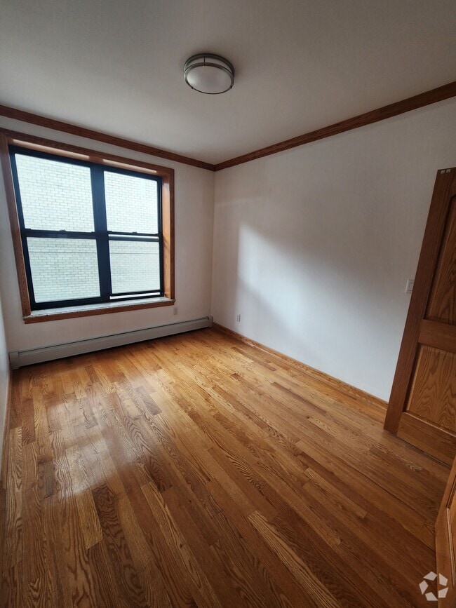 Building Photo - 13259 Maple Ave Unit Apt 2R