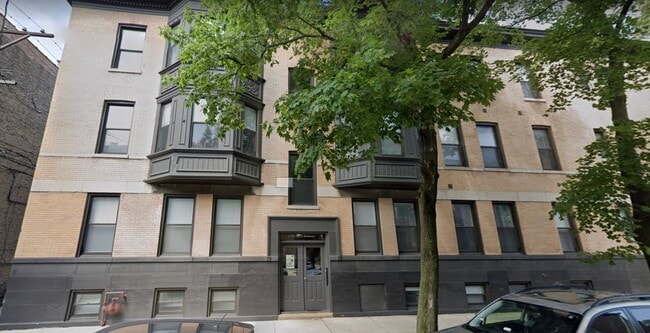 Building Photo - 2780 N Kenmore Ave Unit 3