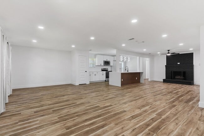 Photo - 219 Lakeview Dr