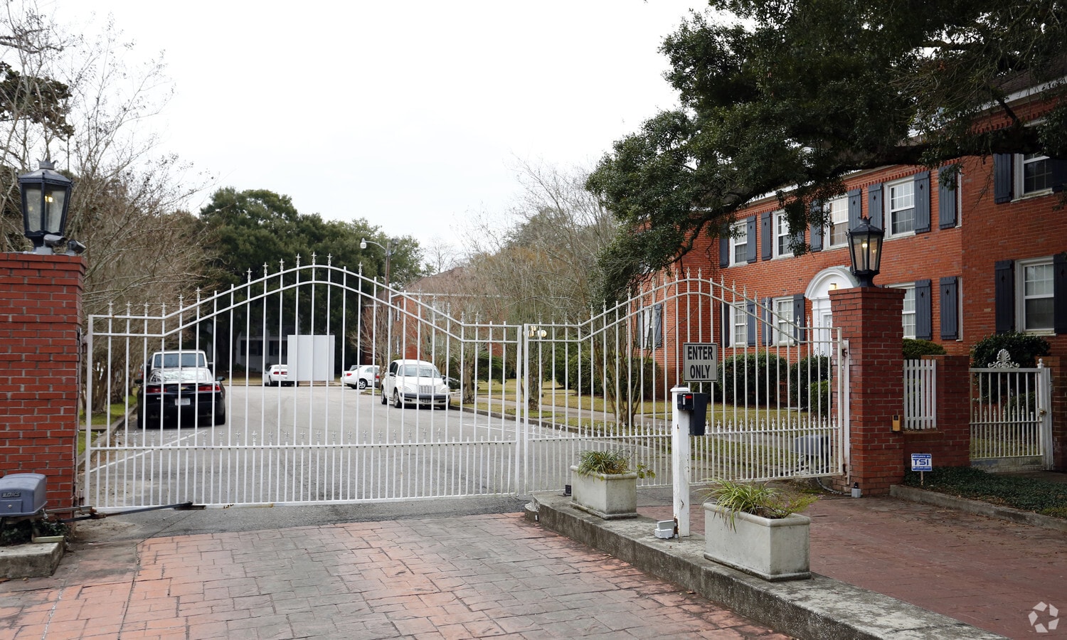 Summerville Court - Summerville Court