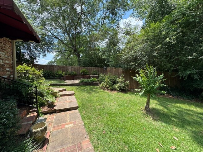 Photo - Executive Rental 4 bed 3 bath home in the heart of Country Club