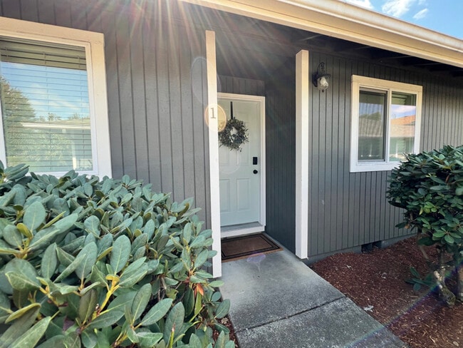 Building Photo - 376 Catron St N