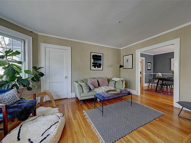 Photo - 17 Luzon Ave