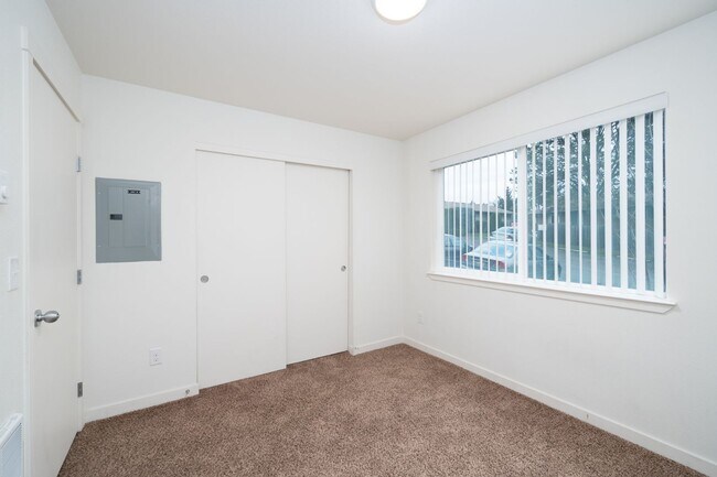 3 Bedroom 1.5 bath townhome!
