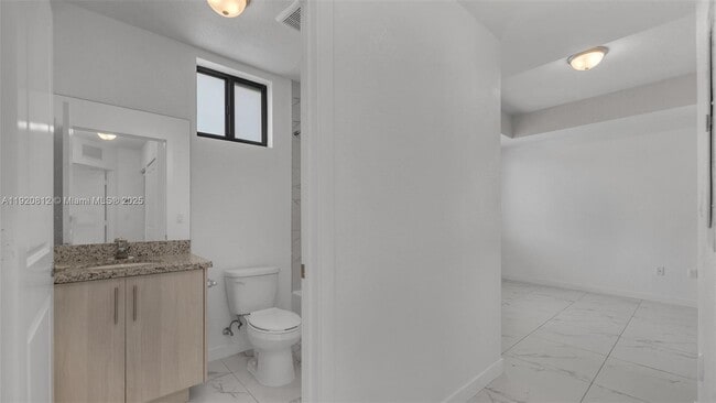 Photo - 2400 W 5th Way Unit 202