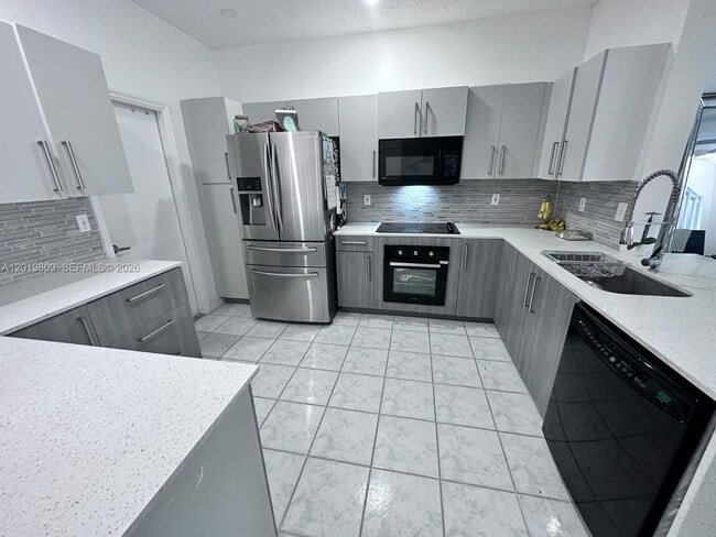 Photo - 2078 Madeira Dr