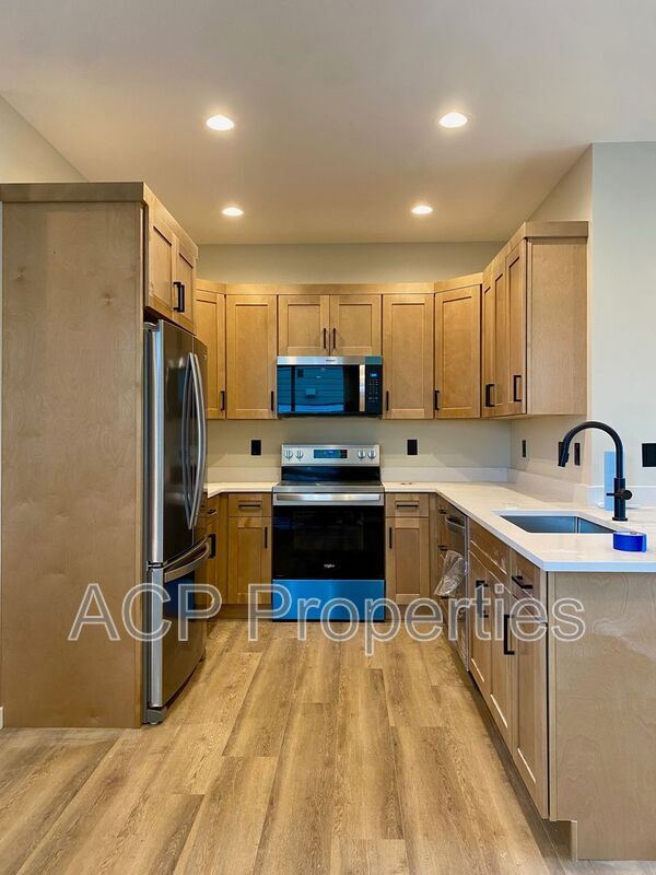 Photo - 110 Baker St