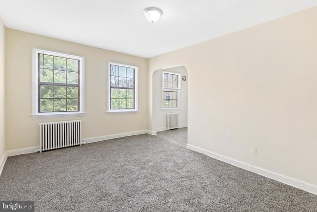 Photo - 215 Oakwood St SE