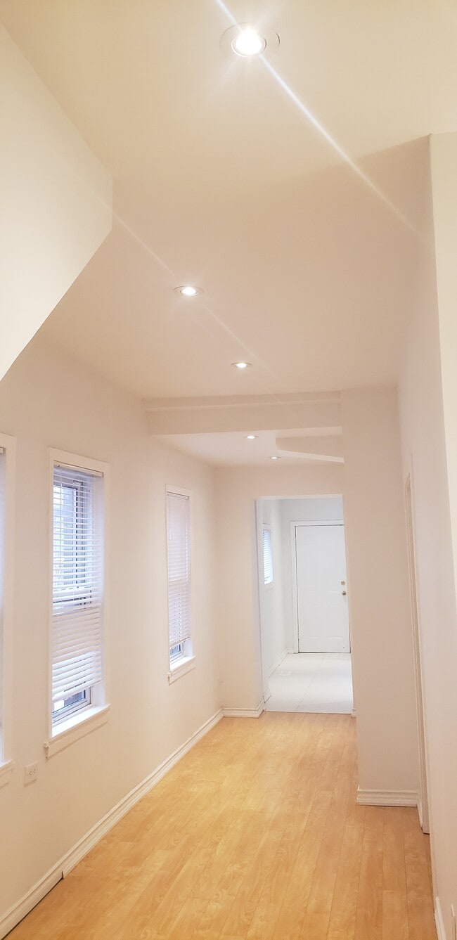 Photo - Stunning, very large two bedroom apt in St. Claire west ((St. Claire & Oakwood)) rarely available Unit Main