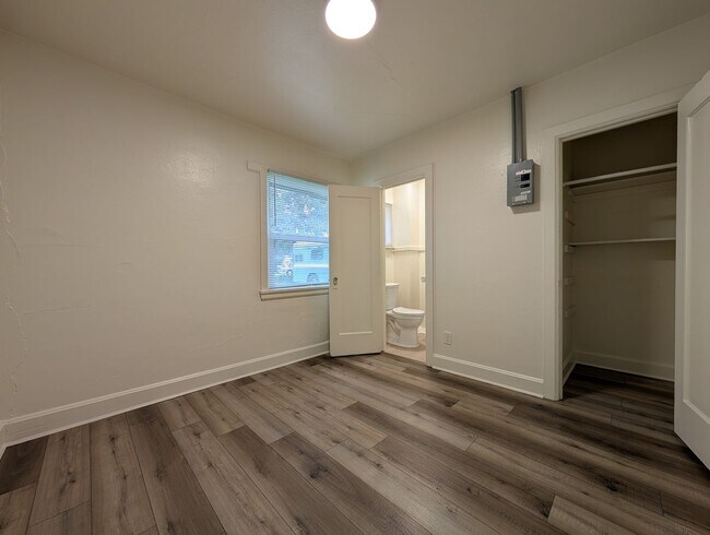 Photo - Nice 1 Bedroom, 1 Bath Apartment With Solid Surface Flooring