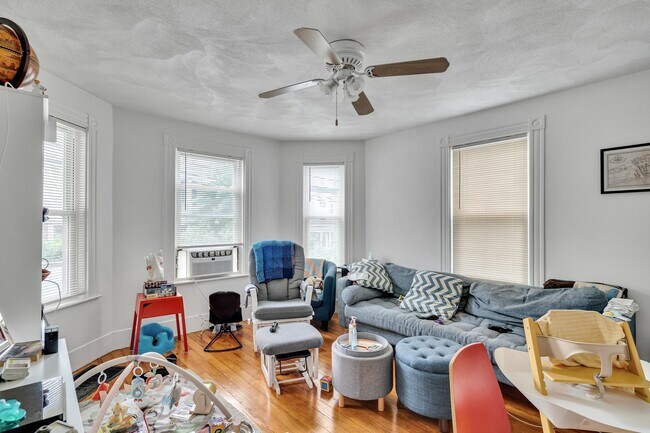 Photo - 14 Charnwood Rd Unit -