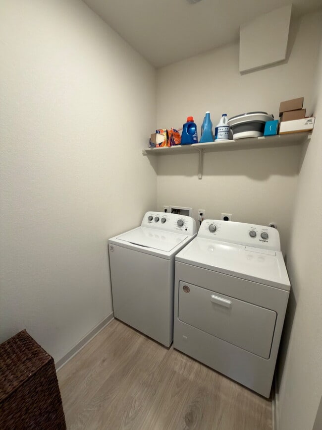 Photo - 3 bedroom 2 bath 2 car garage, fridge, washer & dryer in Millbrook Park.