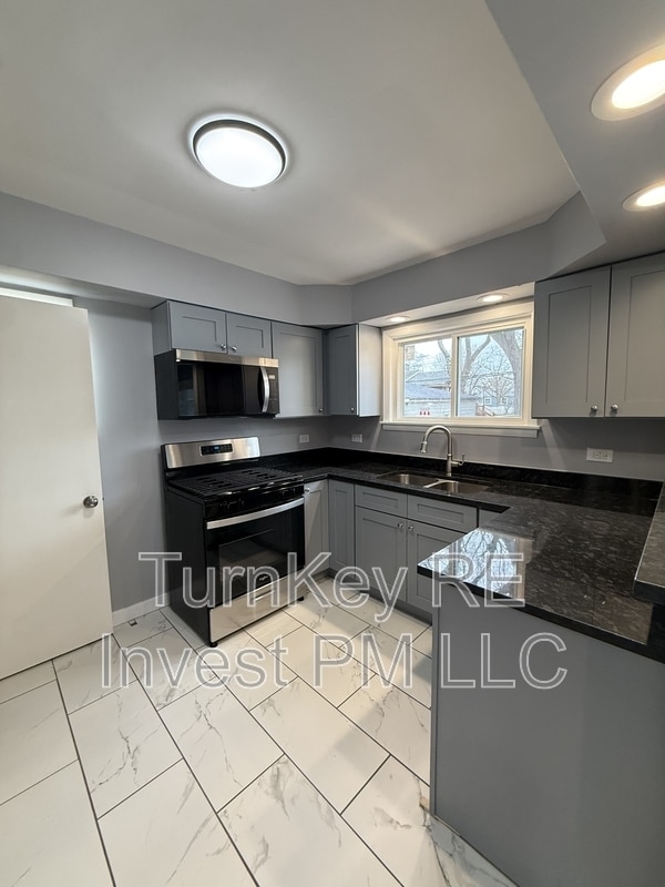 Photo - 18227 Center Ave